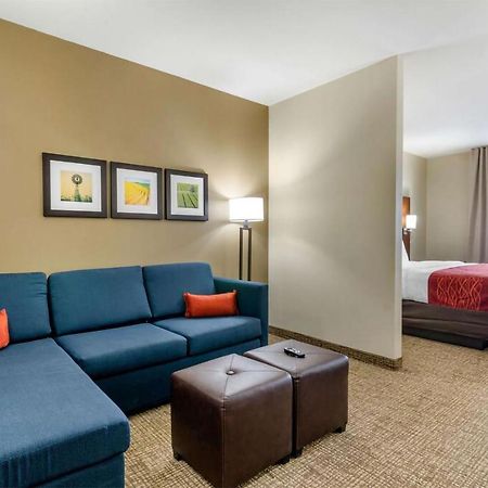 Comfort Inn & Suites Salina North Exterior photo